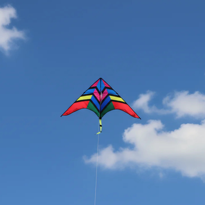 Wikz Delta Skyrush Stuntdrage i rød og blå design, flyvende mod klar blå himmel