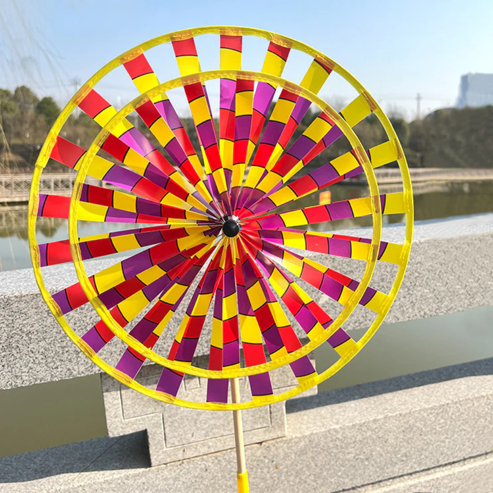 Wikz Twista Colorwheel vindhjul i gul og pink, vist i naturmiljø